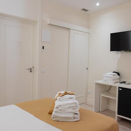 Ch Velarde Hotel มาดริด ภายนอก รูปภาพ