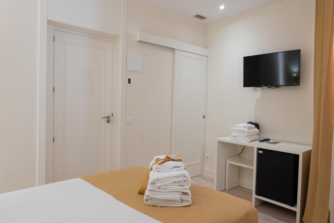 Ch Velarde Hotel มาดริด ภายนอก รูปภาพ