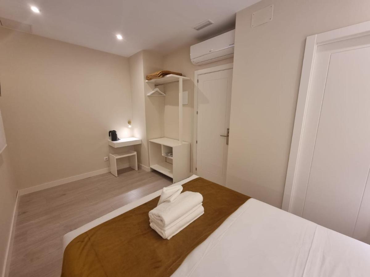 Ch Velarde Hotel มาดริด ภายนอก รูปภาพ